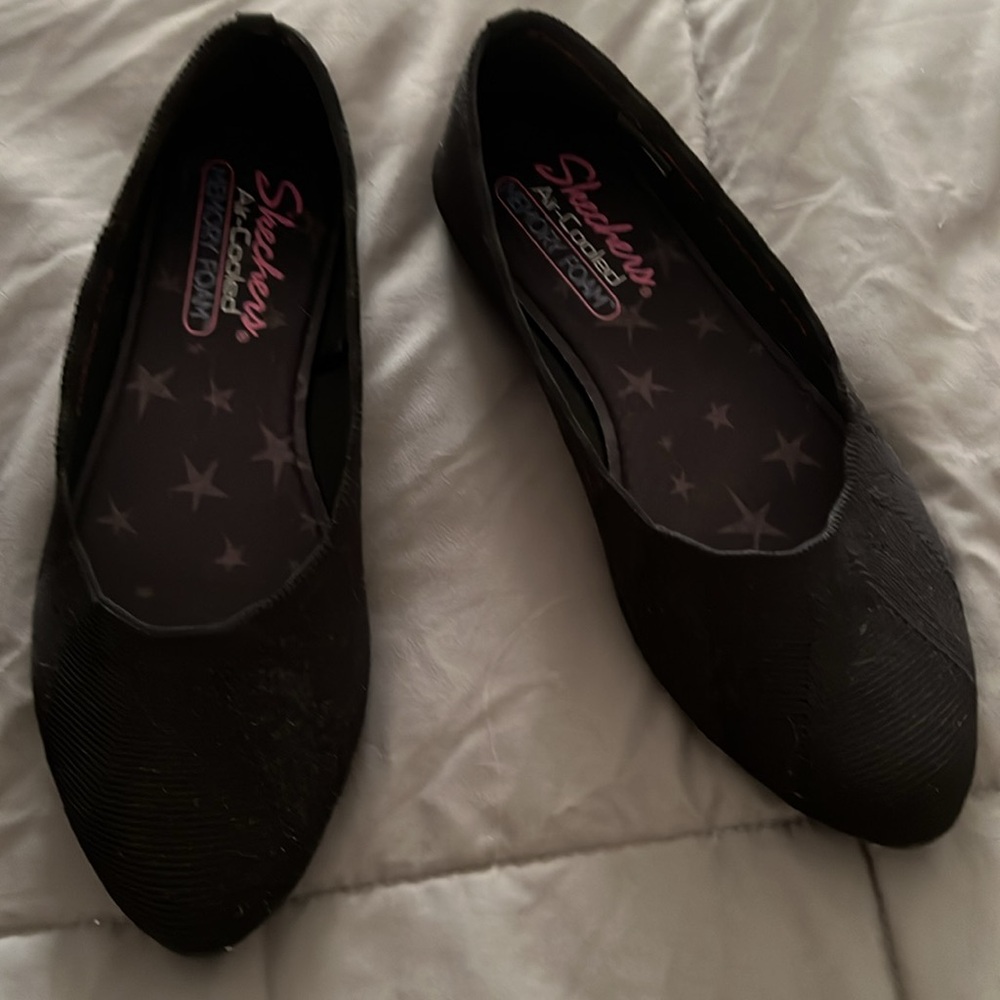 Cleo’s by Skechers bewitch style w air-cooled memory foam flats black size 8 EUC